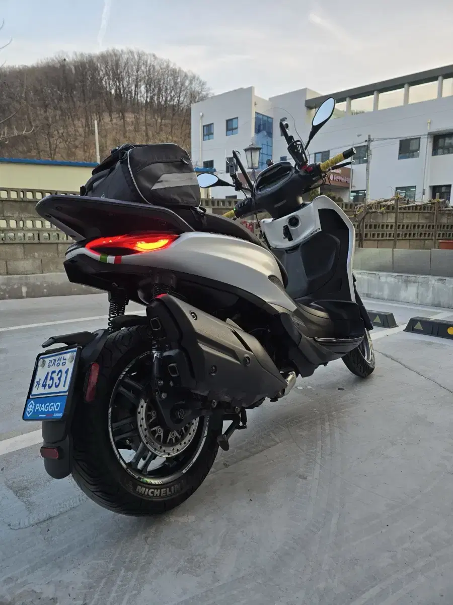 22년식 피아지오 버버리400CC